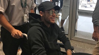 CẬP NHẬT tối 2/3: Neymar ngồi xe lăn, nguy cơ nghỉ 3 tháng. Thành Manchester đại chiến vì Emre Can