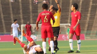 VIDEO: Những pha chơi xấu của U22 Indonesia với U22 Việt Nam