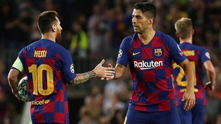 Fan bóng đá phát sốt với pha solo rồi kiến tạo đẳng cấp của Messi cho Suarez