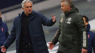 Mourinho: 'Pogba đáng bị đuổi. Cha của Son tốt hơn Ole'