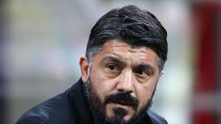 Chủ tịch Napoli sa thải Gattuso qua mạng xã hội