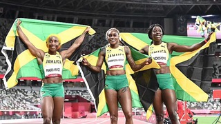 Elaine Thompson-Herah phá kỷ lục Olympic nội dung chạy 100m nữ