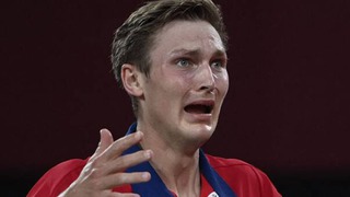 Đánh bại Chen Long, Axelsen giành tấm HCV cầu lông lịch sử