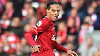 Van Dijk phản ứng thế nào sau khi bị Klopp quát trên sân