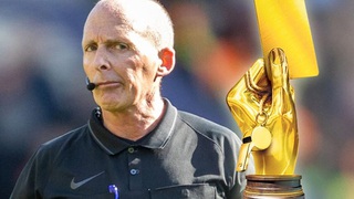 'Vua thẻ vàng' Mike Dean sẽ được tri ân quà đặc biệt khi giải nghệ vào cuối mùa?