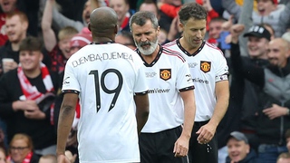 Roy Keane bị CĐV la ó khi các huyền thoại MU thua huyền thoại Liverpool