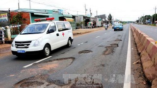 Con đường trăm tỷ vừa hoàn thành đã xuống cấp