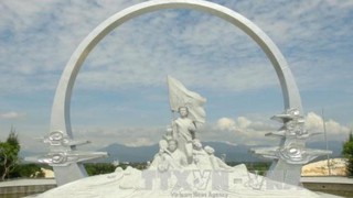 Khánh thành tượng đài chiến sỹ Gạc Ma tưởng niệm 'Những người nằm lại phía chân trời'