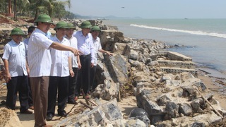 Cần khẩn trương đầu tư xây dựng tuyến kè chắn sóng tại Khu du lịch biển Hải Tiến