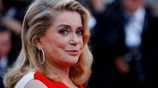 'Huyền thoại' Catherine Deneuve 'gây bão' với quan điểm: đàn ông có quyền 'quấy rầy'