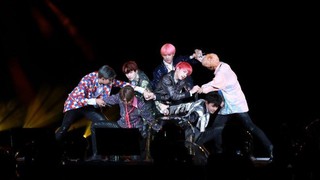 BTS tiếp tục chiếm quán quân BXH Billboard 200: Kỳ tích liên tiếp