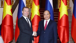 Hình ảnh lễ đón Thủ tướng Nga Dmitry Medvedev thăm Việt Nam