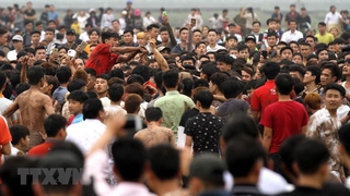Cướp phết Hiền Quan: Cấm hẳn hay chờ giải pháp?