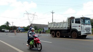 Tai nạn liên hoàn trên quốc lộ 14 làm một chiến sỹ công an xã và ba người khác bị thương nặng