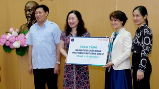 Dịch COVID-19: Bộ Y tế tiếp nhận 50.000 bộ test SARS-CoV-2