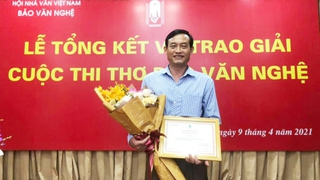 Xung quanh bài thơ 'Mẹ tôi chửi kẻ trộm': Nói với thi sĩ Tòng Văn Hân