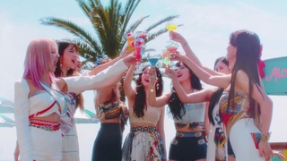 Twice 'quẩy' tung mùa hè với MV 'Alcool-Free'