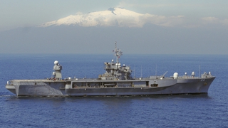 Mỹ điều tàu chỉ huy USS Mount Whitney vào Biển Đen