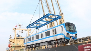 Thêm 4 đoàn tàu tuyến metro số 1 Bến Thành – Suối Tiên được vận chuyển về Việt Nam