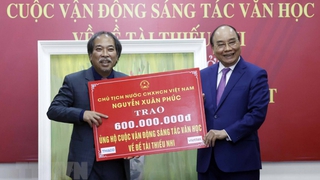 'Hãy viết những tác phẩm nhân văn nhất cho trẻ em'