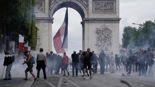 Cảnh sát Pháp chặn đoàn xe biểu tình tiến vào thủ đô Paris
