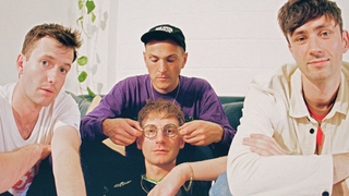 Glass Animals và Machine Gun Kelly đứng đầu 2 BXH Billboard