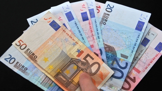 Vòng xoáy trượt giá của đồng euro