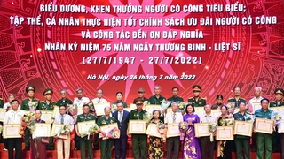 Hà Nội: Khen thưởng 6 tập thể, 2 cá nhân thực hiện tốt công tác 'Đền ơn đáp nghĩa'