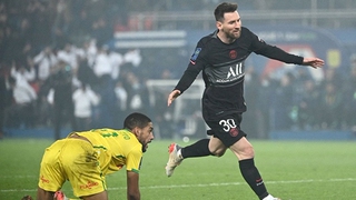Bóng đá châu Âu: Ole mất việc, Aguero giải nghệ, và đấng cứu thế Messiah đã trở lại