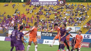 Các CLB lao đao nếu V-League ngừng 6 tháng