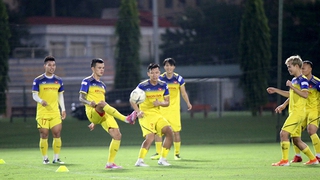 Khi tuyển Việt Nam và U22 Việt Nam 'nội chiến'