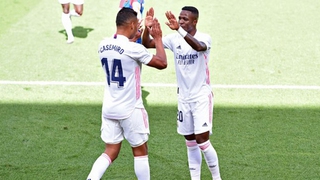Real Madrid vững ngôi đầu La Liga: Benzema giải hạn, Vinicius Jr tiếp tục tỏa sáng