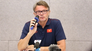 HLV Troussier: 'U19 Việt Nam không có chỗ cho ngôi sao'