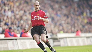 MU: Cần mua một trung vệ như Jaap Stam 1998