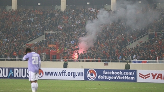 Vì sao VFF bất lực với pháo sáng?