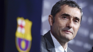 Barcelona: Valverde trở thành vật tế thần của La Masia?