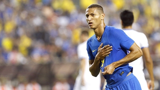 'Cơn gió lạ' của đội tuyển Brazil: Richarlison mới chỉ... chào sân