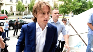 Vấn đề ở Real Madrid: Sự im lặng đáng sợ của Luka Modric