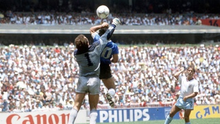 Kỷ niệm World Cup: Vẫn chưa hết tranh cãi vì bàn thắng “Bàn tay của Chúa”