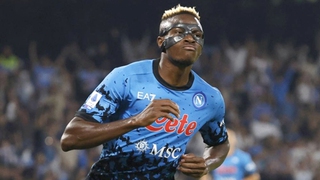 Napoli giữ vững ngôi đầu: Osimhen trở lại như hổ mọc thêm cánh