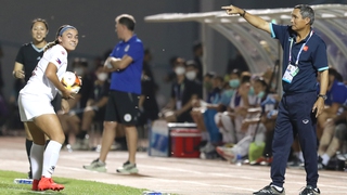 Bóng đá Việt Nam: Hãy nhìn xuống chân