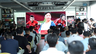 Lê Huỳnh Đức đối đầu Jan Koller