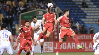 Chờ bước chuyển mình của V-League