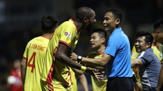 Trưởng ban Trọng tài VFF Dương Văn Hiền: 'Mong lắm VAR nhưng thực tế khó quá'