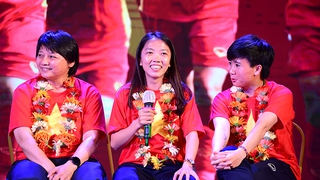 Bóng lăn tuần qua: Mùa chim én bay…