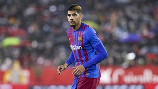 Vấn đề của Barca: Hãy thông minh hơn với các hậu vệ