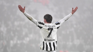 Juventus: Cánh én lẻ loi Dusan Vlahovic