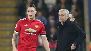 Phil Jones là lời giải cho bài toán hàng thủ của M.U