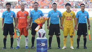 Trọng tài V-League 'khóc ròng'