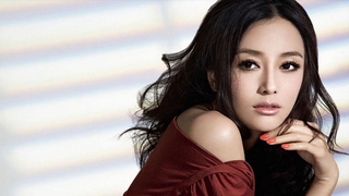 Tần Lam 'Phú Sát Hoàng hậu' cá tính trên tạp chí Vogue